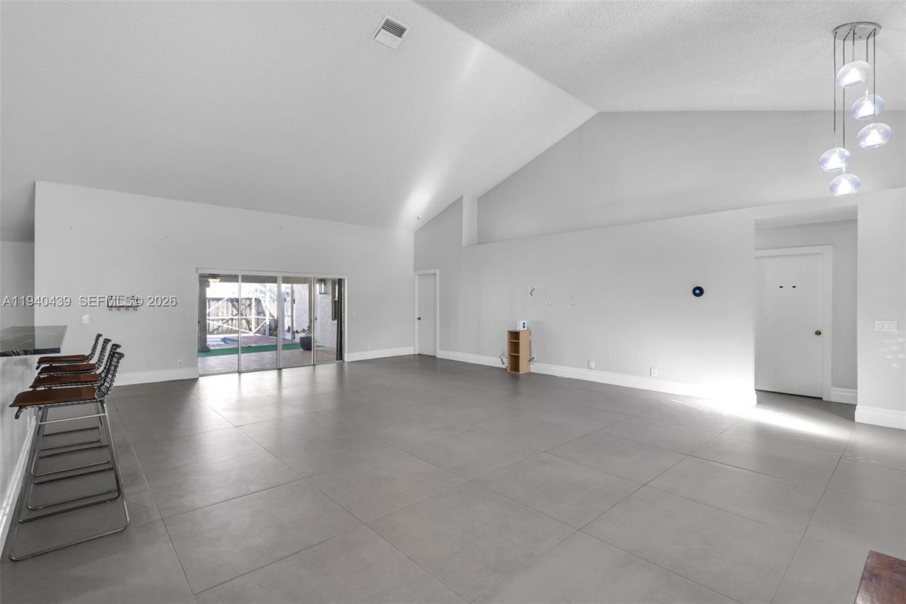 1092 NW 162nd Ave, Pembroke Pines, FL 33028 Photo