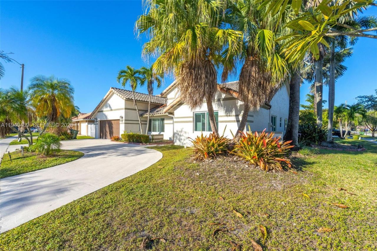 1092 NW 162nd Ave, Pembroke Pines, FL 33028 Photo
