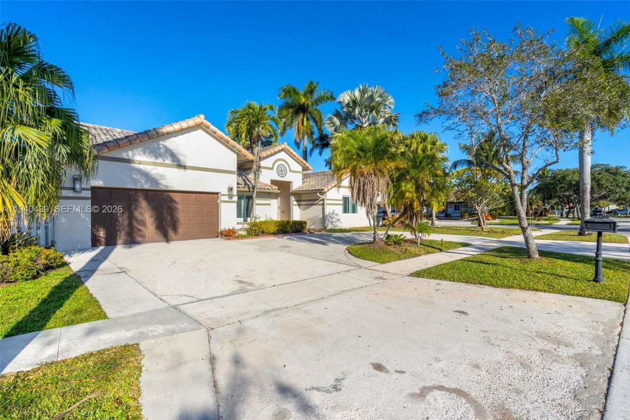 1092 NW 162nd Ave, Pembroke Pines, FL 33028 Photo