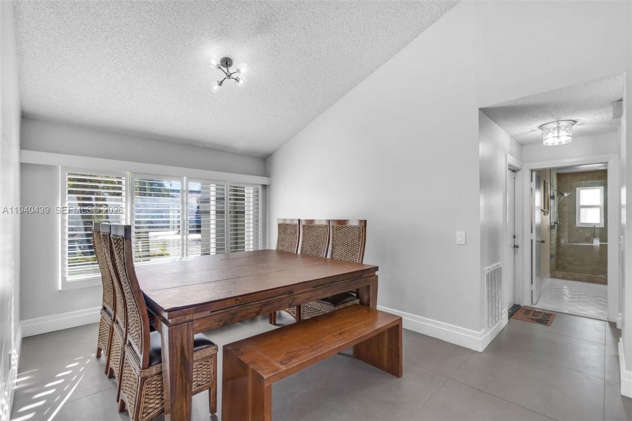 1092 NW 162nd Ave, Pembroke Pines, FL 33028 Photo