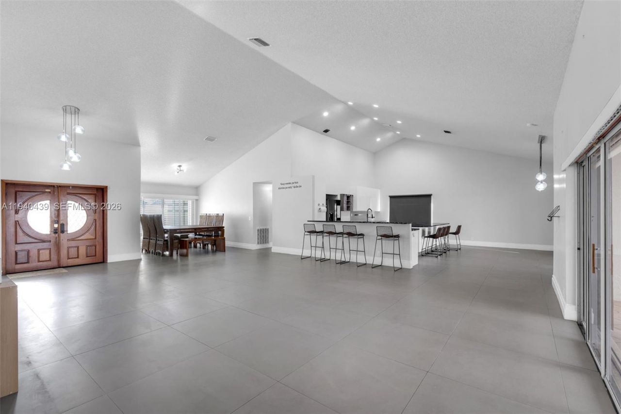 1092 NW 162nd Ave, Pembroke Pines, FL 33028 Photo