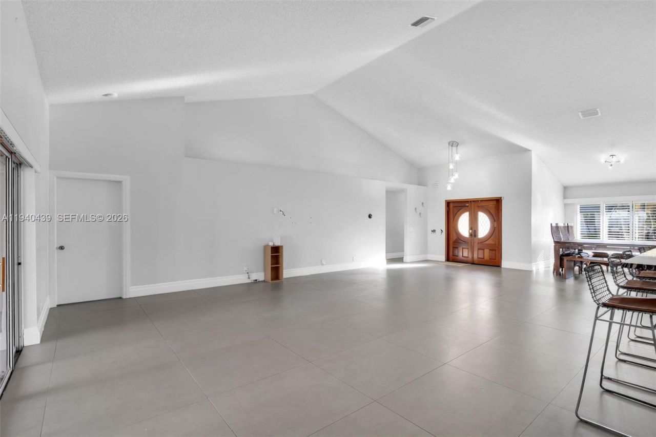 1092 NW 162nd Ave, Pembroke Pines, FL 33028 Photo