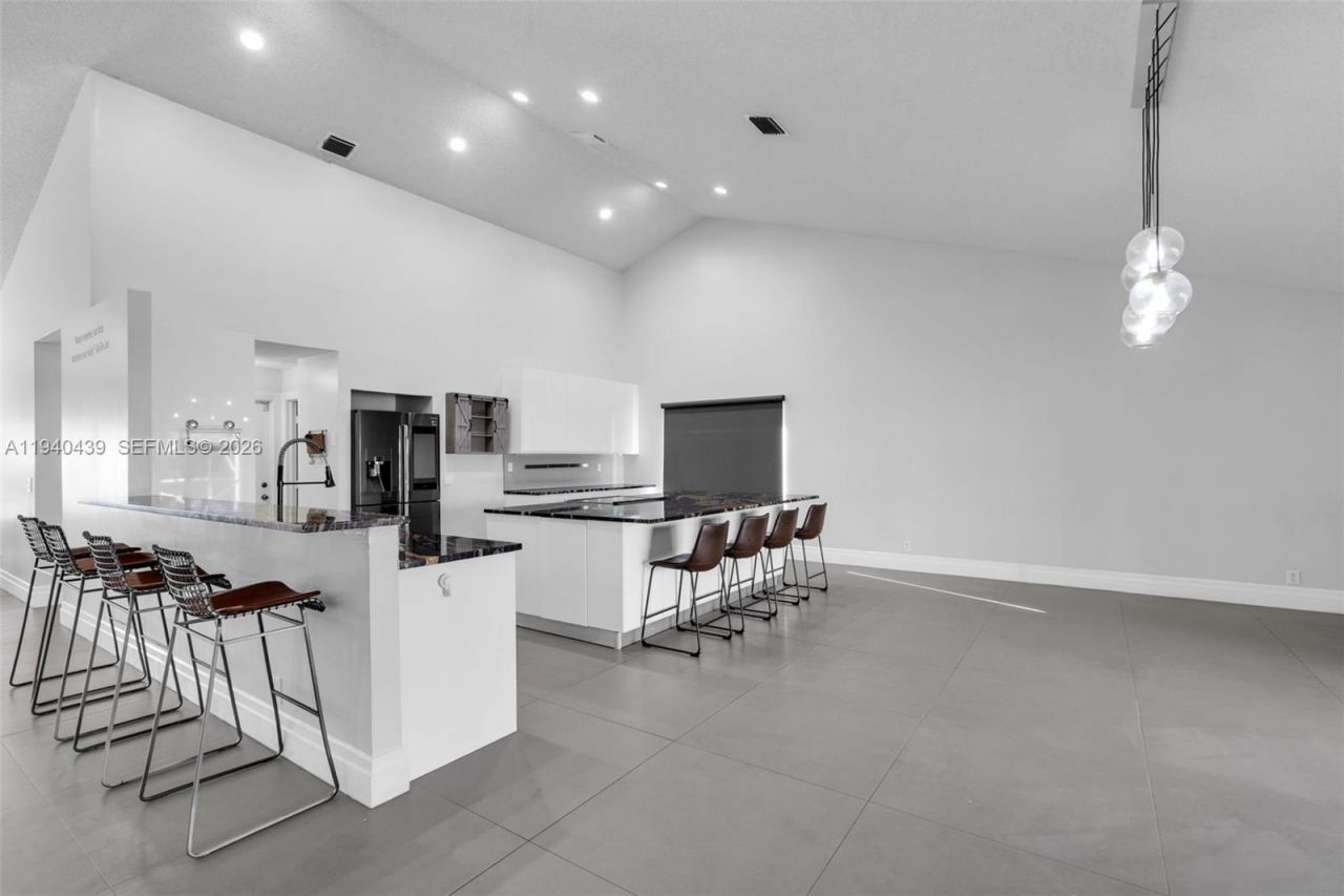 1092 NW 162nd Ave, Pembroke Pines, FL 33028 Photo