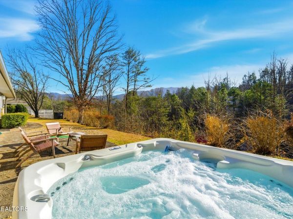 1613 Lake Drive, Gatlinburg, TN 37738