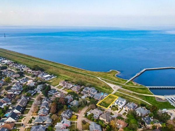 PALM VISTA Drive, Metairie, LA 70003