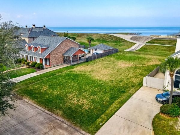 PALM VISTA Drive, Metairie, LA 70003