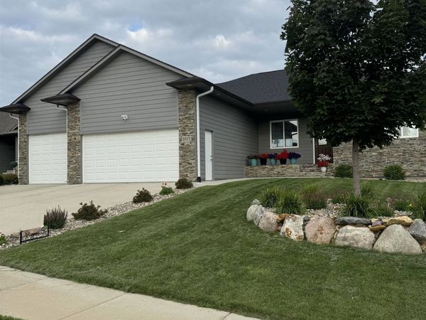 1013 N Danielle Dr, Sioux Falls, SD 57103