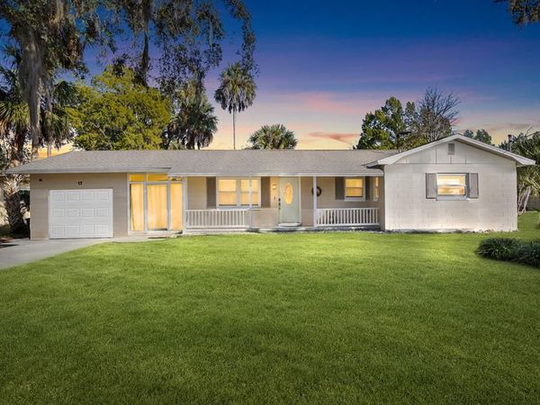 17 Palm Dr, Yankeetown, FL 34498