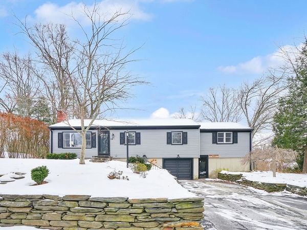 14 Briarcliff Dr, Agawam, MA 01030