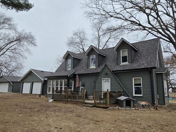 1025 NE DEPOT Street, Gilson, IL 61436