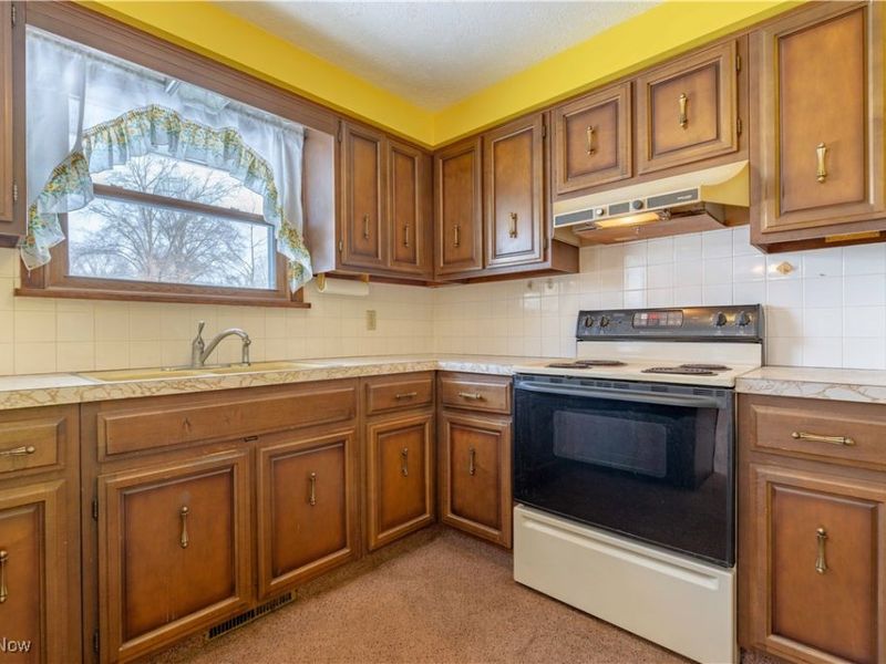 5611 Cherokee Avenue NW, North Canton, OH 44720 Photo 14