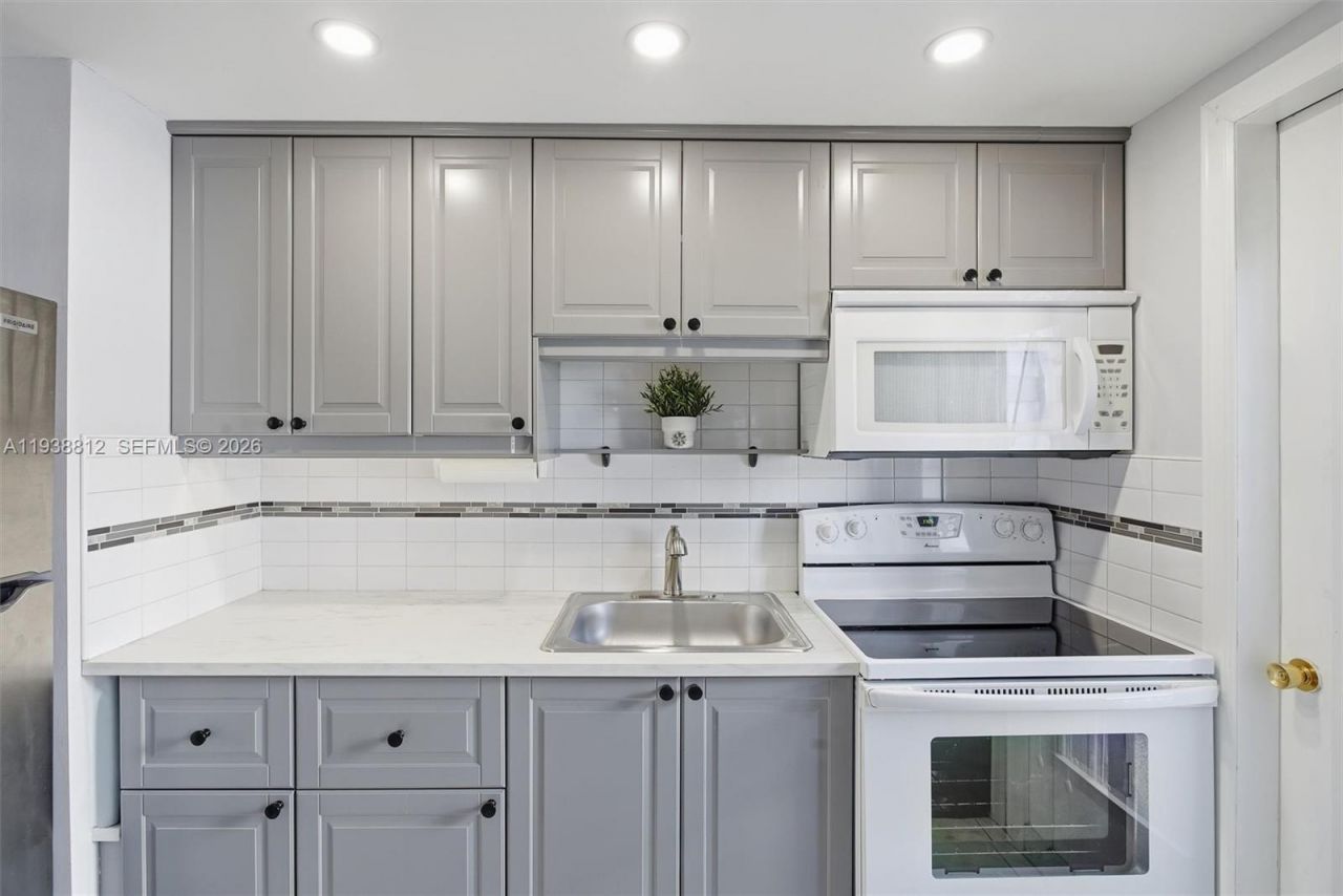 3133 S Ocean Dr, Unit 218, Hallandale Beach, FL 33009 Photo