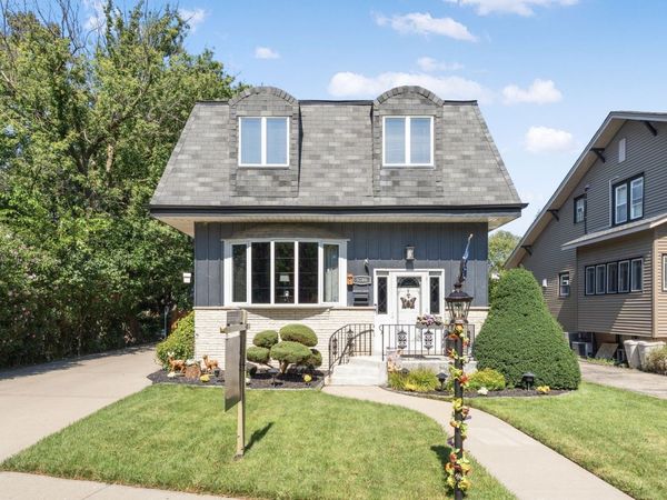 5706 N New Hampshire Avenue, Chicago, IL 60631