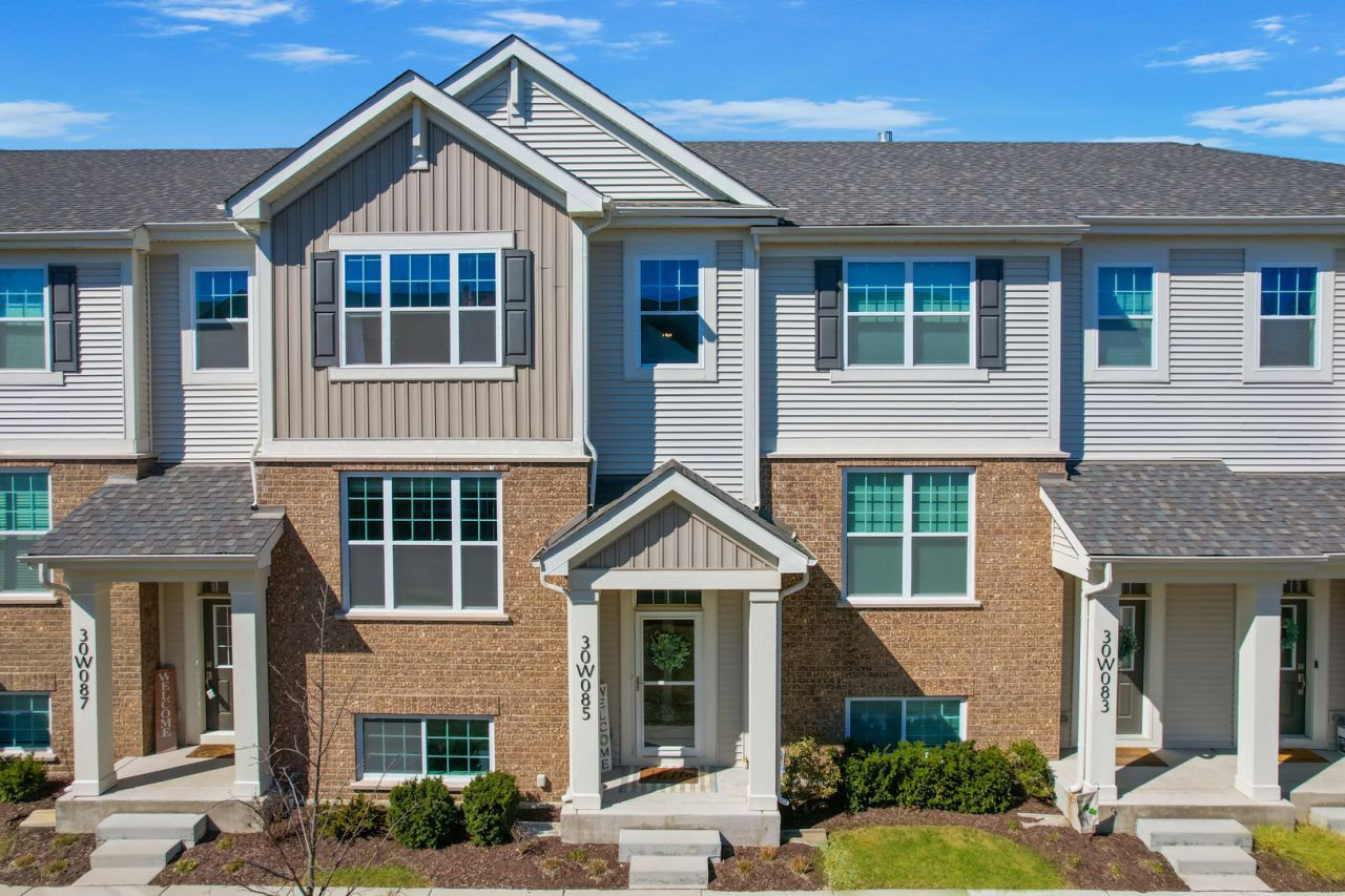 30w085 Brayman Court, Warrenville, IL 60563 Main Photo