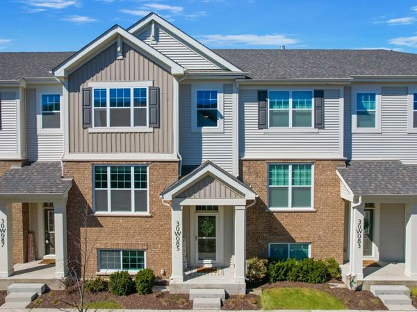 30w085 Brayman Court, Warrenville, IL 60563