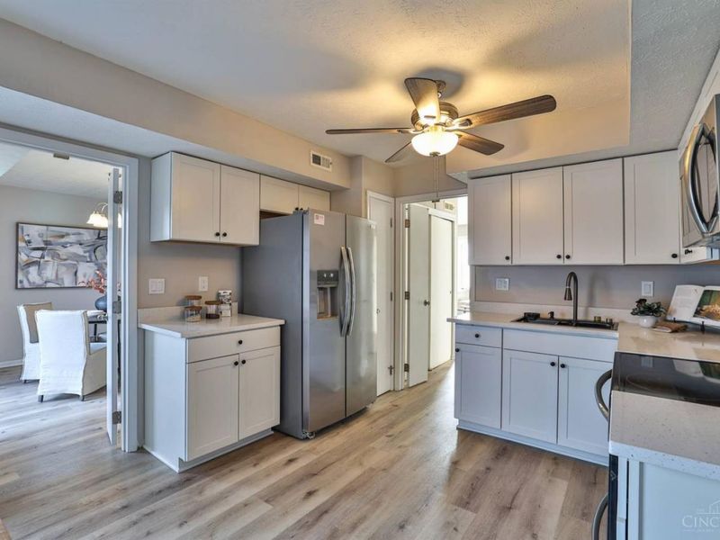 10 Woodside Court, Springdale, OH 45246 Photo 12