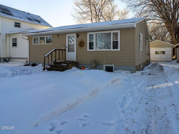 1905 11TH Avenue N, Grand Forks, ND 58203