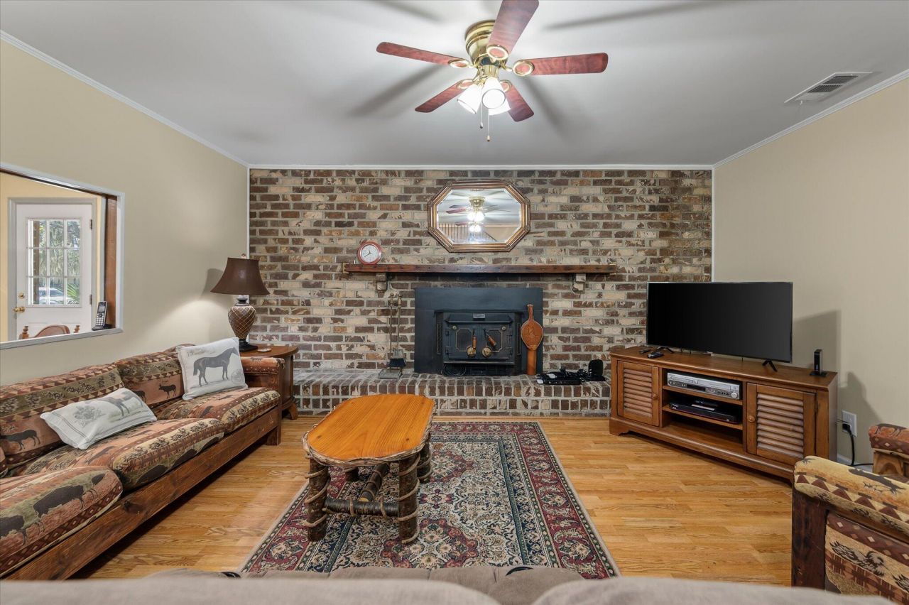 4715 Hwy 165 Photo 7