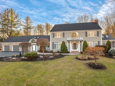 7111 Thorntree Hill Drive, Fayetteville, NY 13066