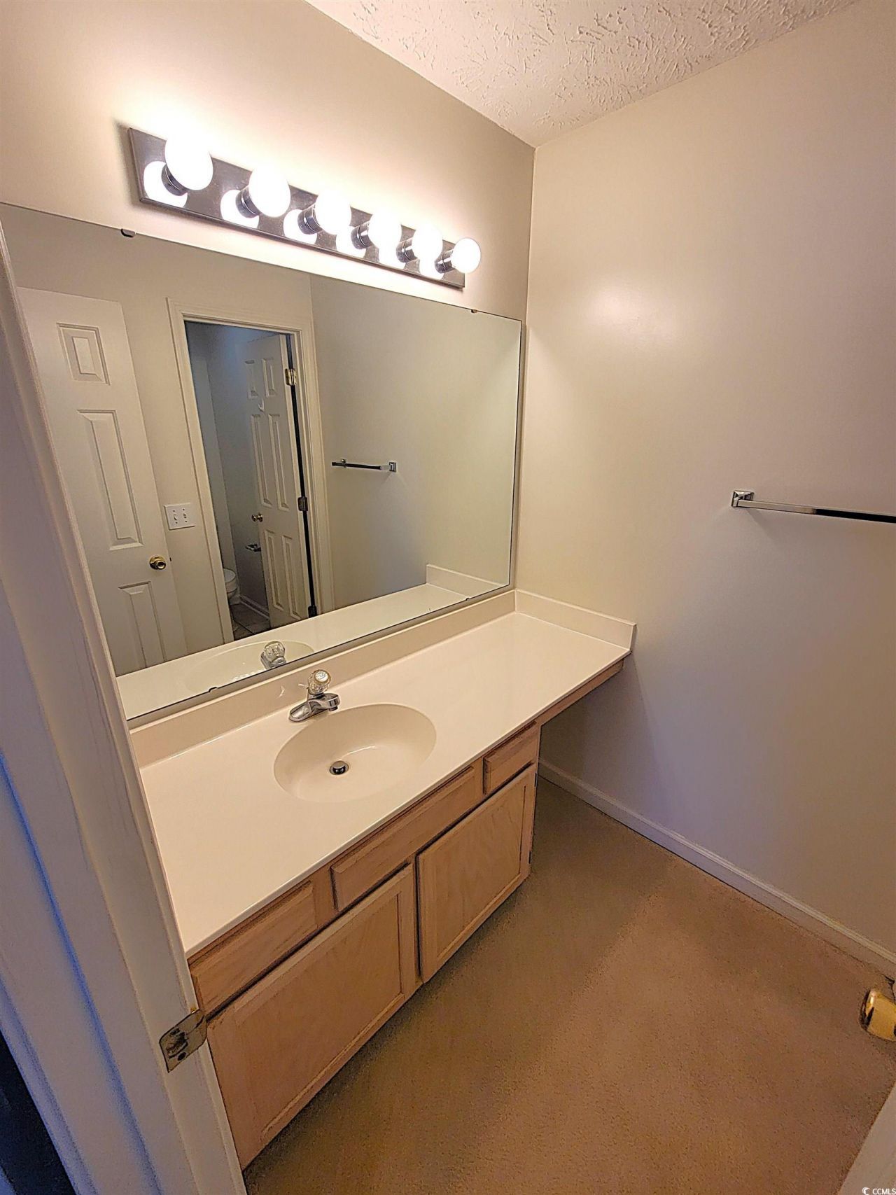 657 Tupelo Ln. Photo 8