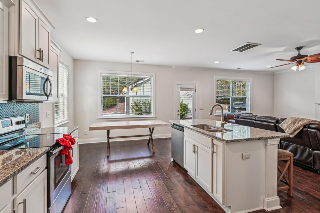 2917 Swamp Sparrow Circle Photo 10