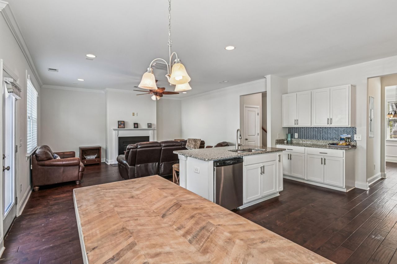 2917 Swamp Sparrow Circle Photo 11