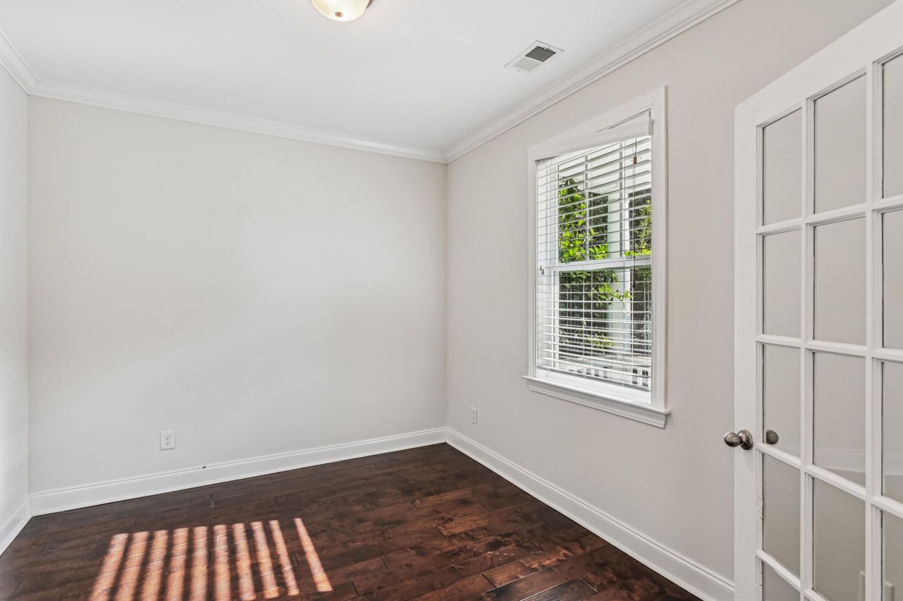 2917 Swamp Sparrow Circle Photo 13