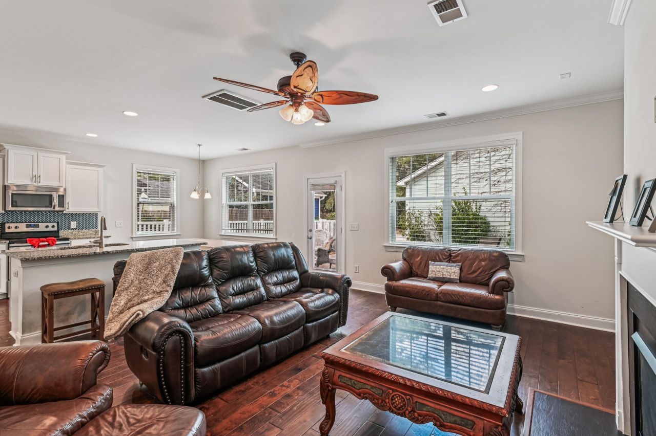 2917 Swamp Sparrow Circle Photo 18