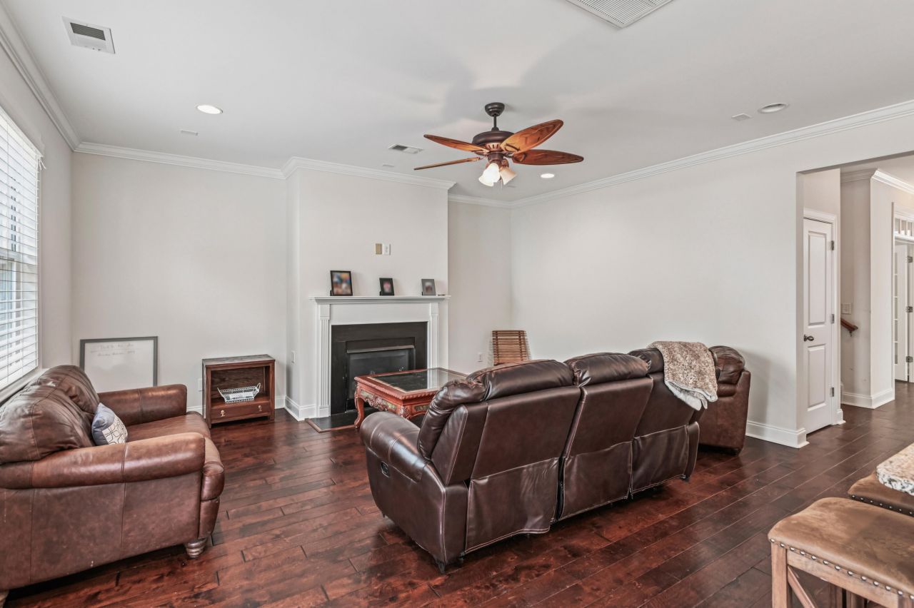 2917 Swamp Sparrow Circle Photo 20