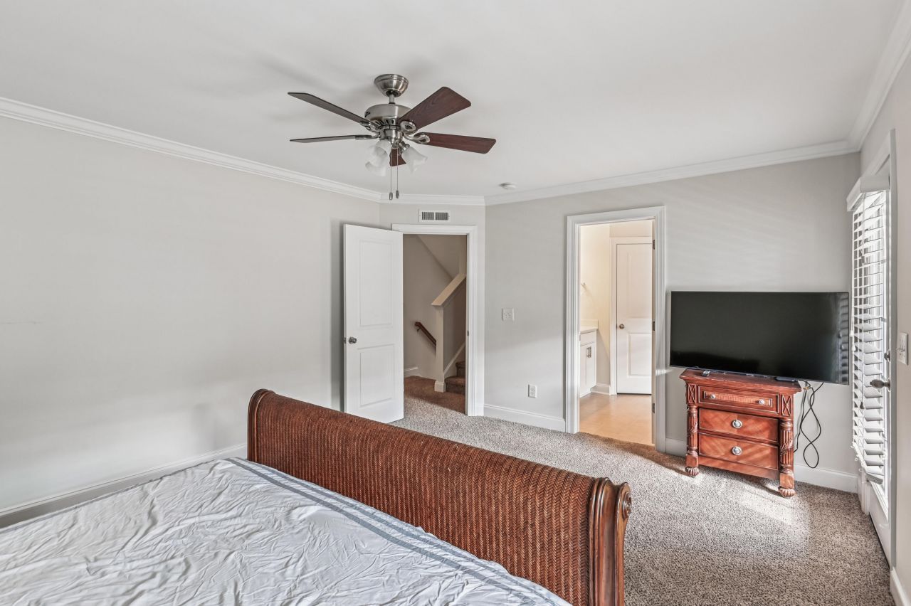 2917 Swamp Sparrow Circle Photo 23