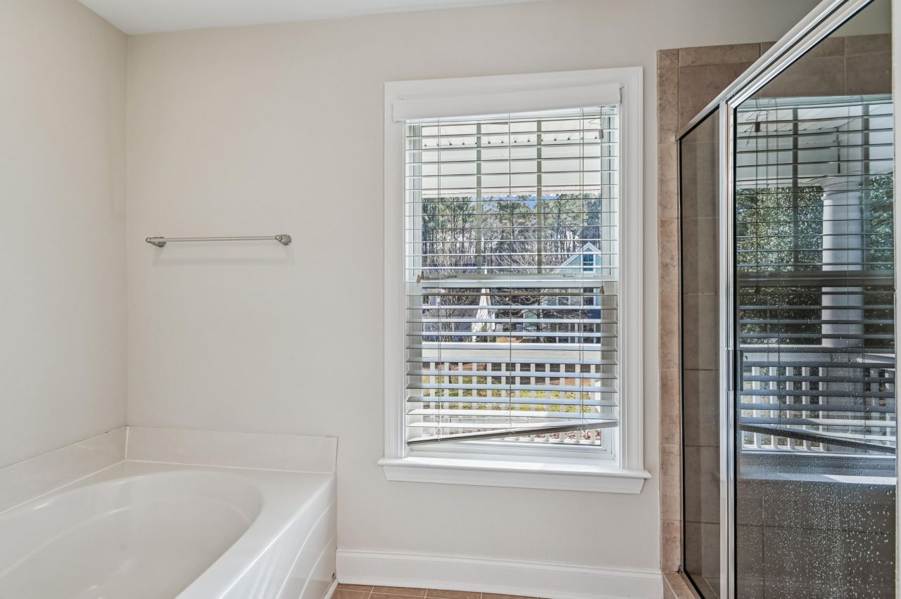 2917 Swamp Sparrow Circle Photo 25