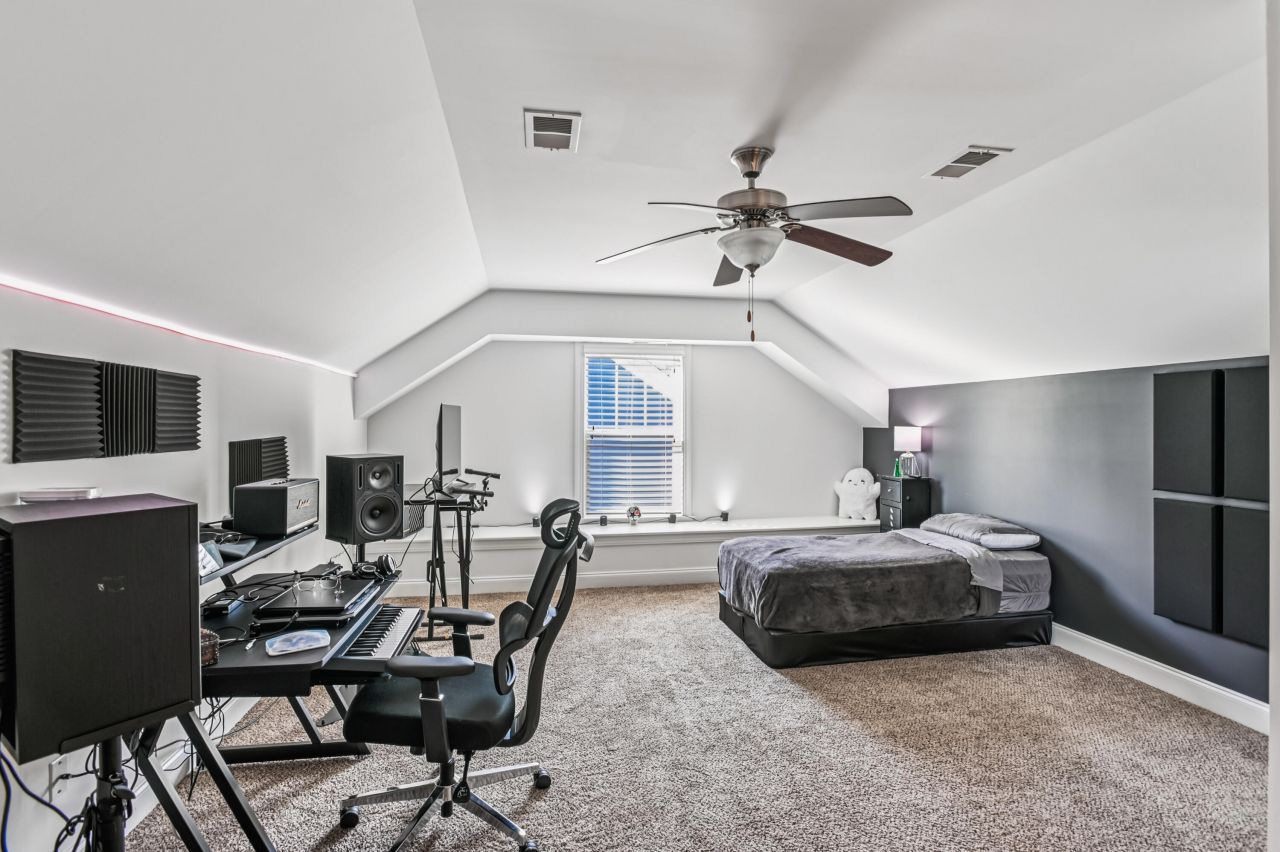 2917 Swamp Sparrow Circle Photo 27