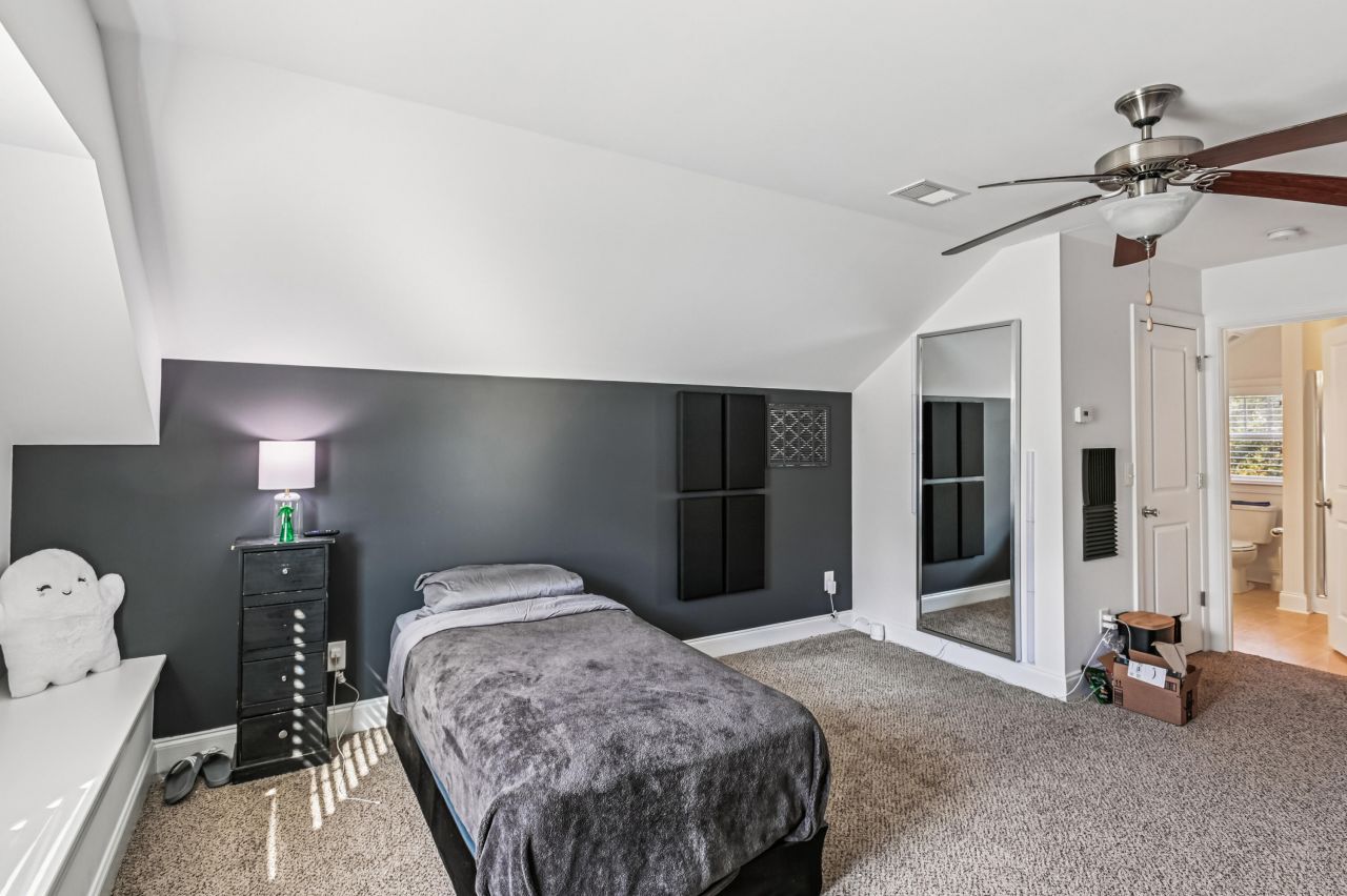 2917 Swamp Sparrow Circle Photo 28