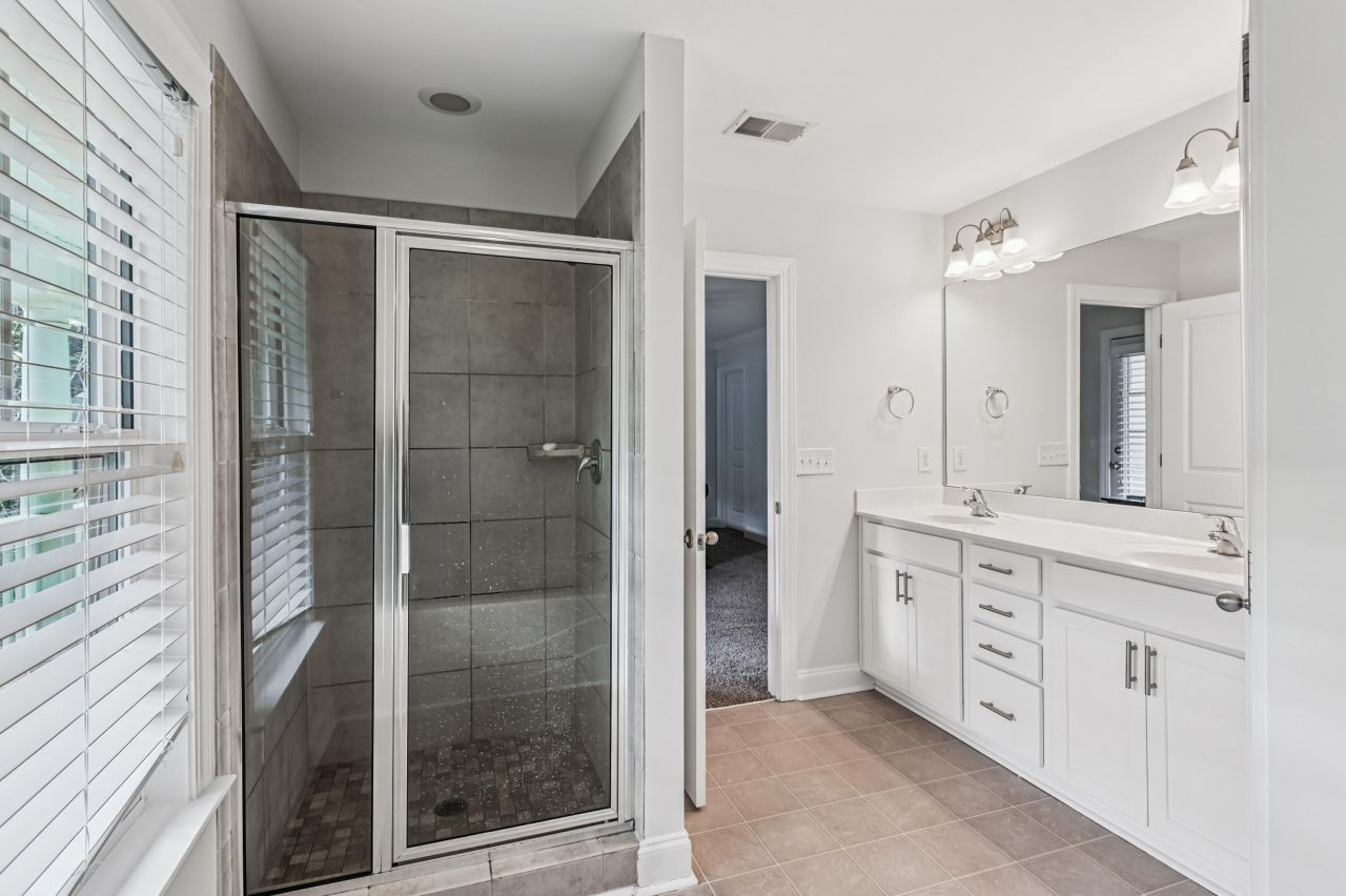 2917 Swamp Sparrow Circle Photo 29