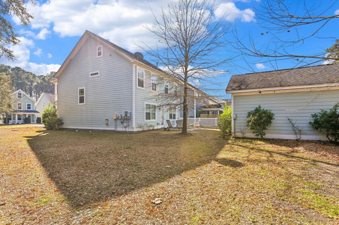 2917 Swamp Sparrow Circle Photo 32