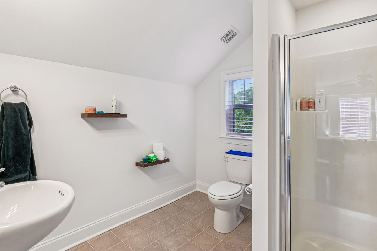 2917 Swamp Sparrow Circle Photo 4