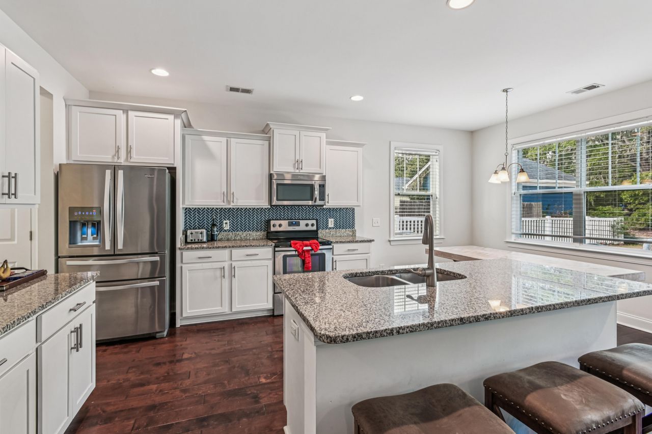 2917 Swamp Sparrow Circle Photo 7