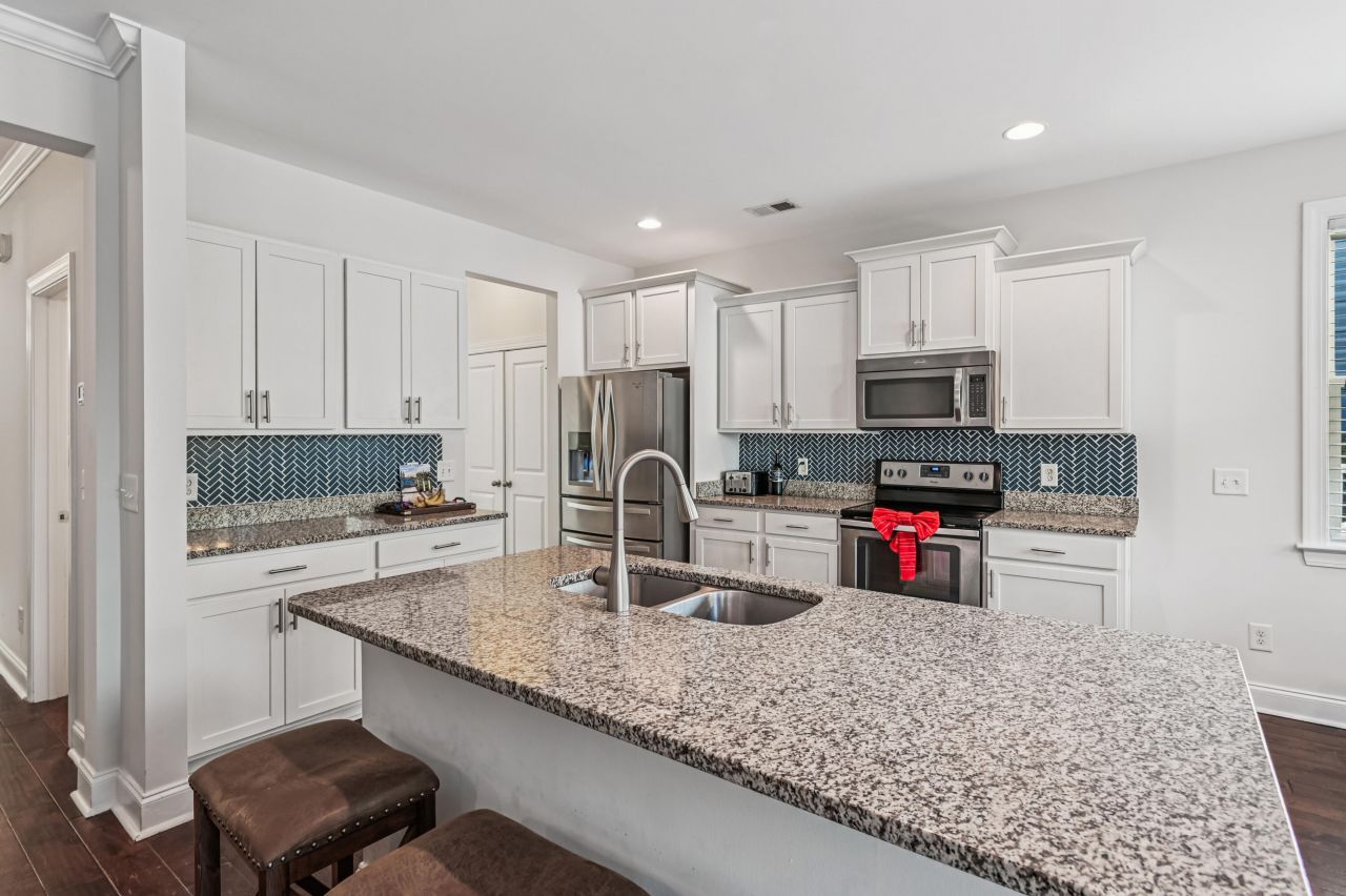 2917 Swamp Sparrow Circle Photo 9