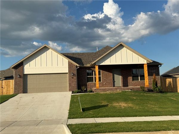 90 W Watson Lane, Farmington, AR 72730