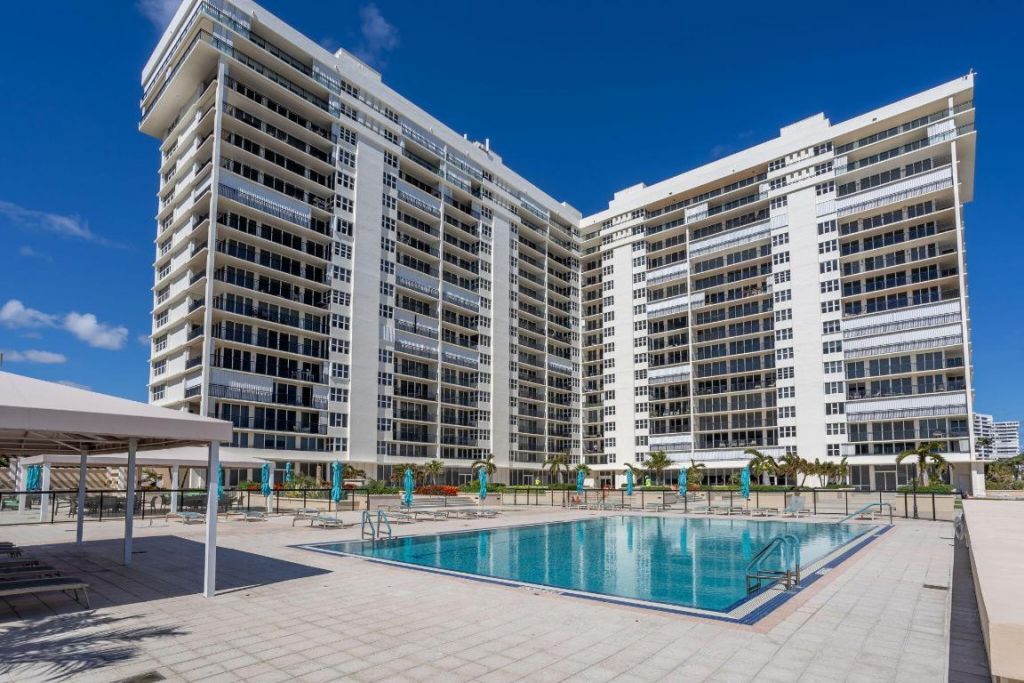 2000 S Ocean Boulevard, Unit 3-J, Boca Raton, FL 33432 Photo
