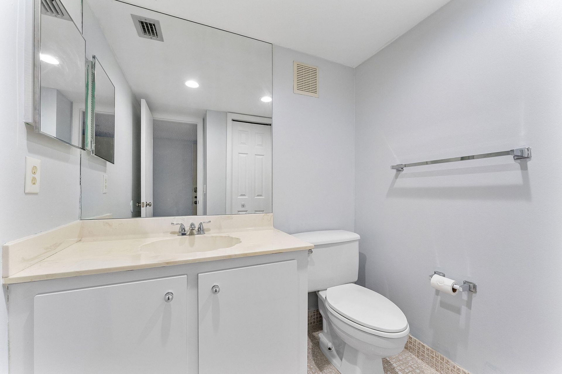 16475 Golf Club Road, Unit 207, Weston, FL 33326 Photo