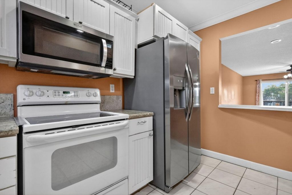 9410 N Hollybrook Lake Drive, Unit 303, Pembroke Pines, FL 33025 Photo