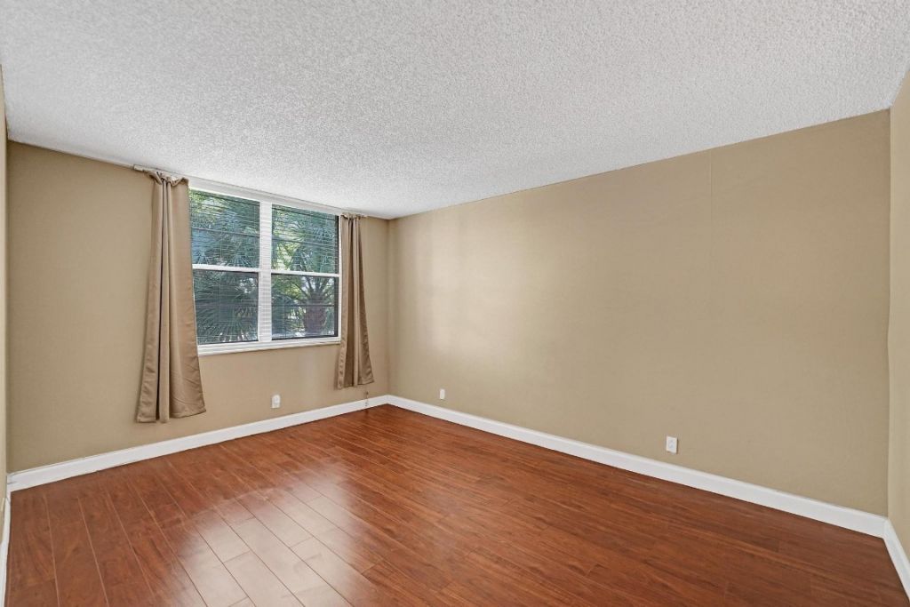 9235 Lagoon Place, Unit 308, Davie, FL 33324 Photo