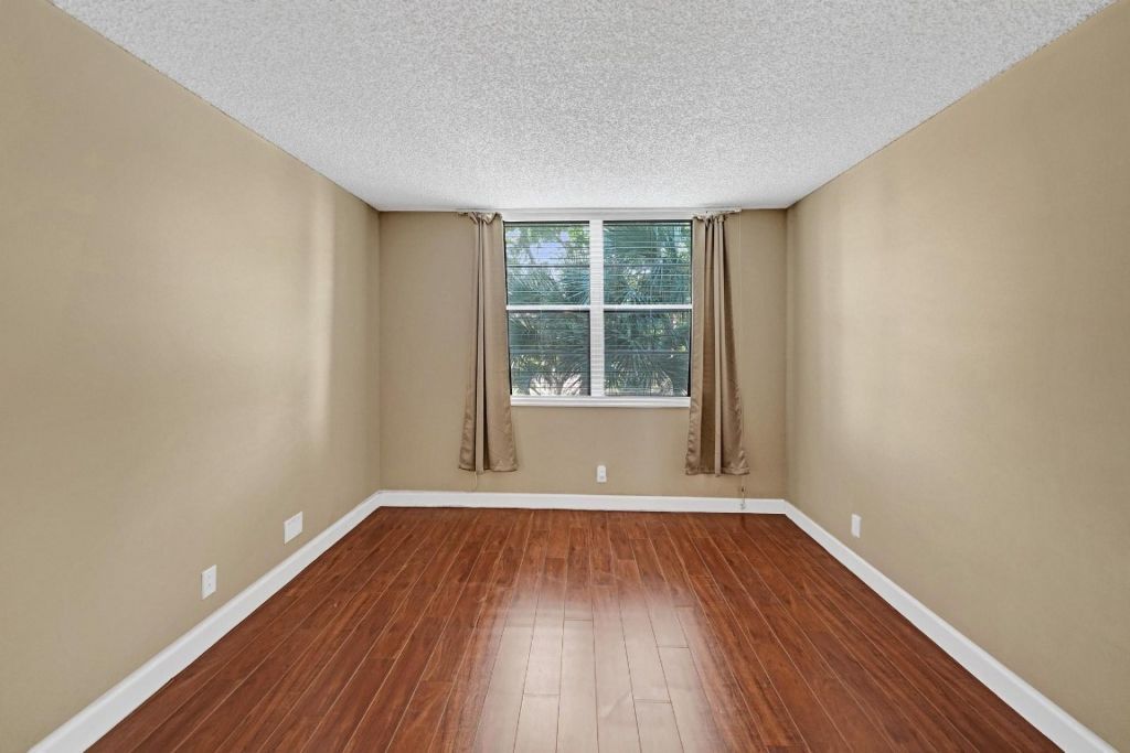 9235 Lagoon Place, Unit 308, Davie, FL 33324 Photo