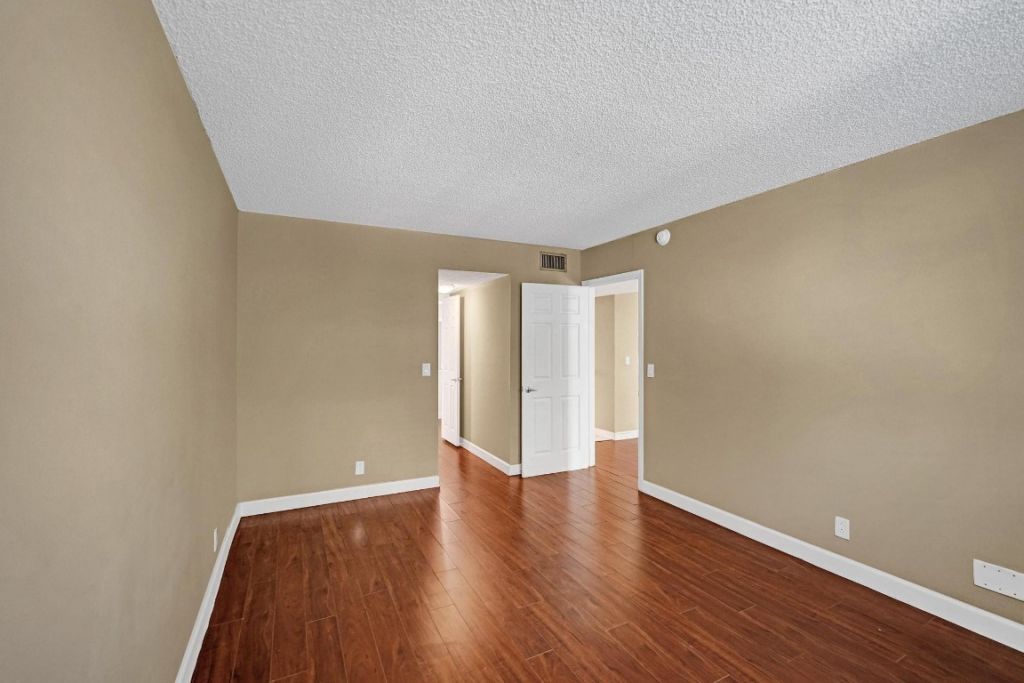 9235 Lagoon Place, Unit 308, Davie, FL 33324 Photo