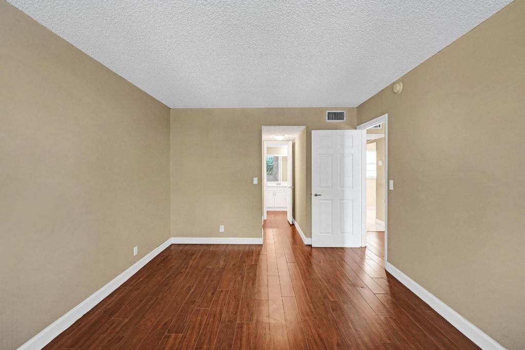 9235 Lagoon Place, Unit 308, Davie, FL 33324 Photo