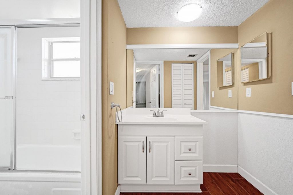 9235 Lagoon Place, Unit 308, Davie, FL 33324 Photo