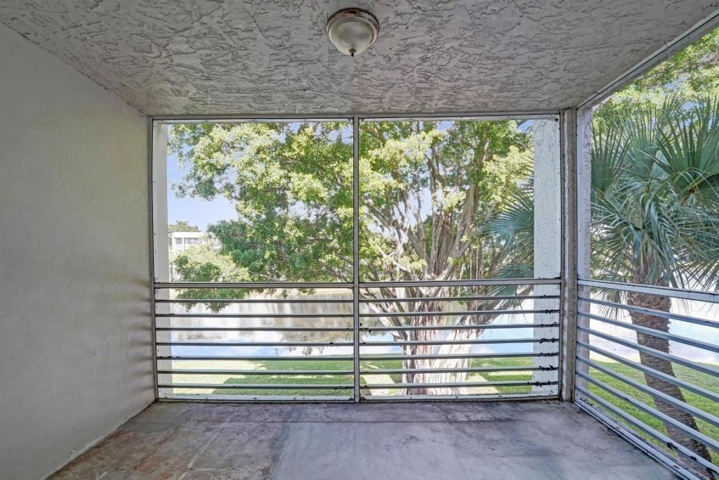 9235 Lagoon Place, Unit 308, Davie, FL 33324 Photo