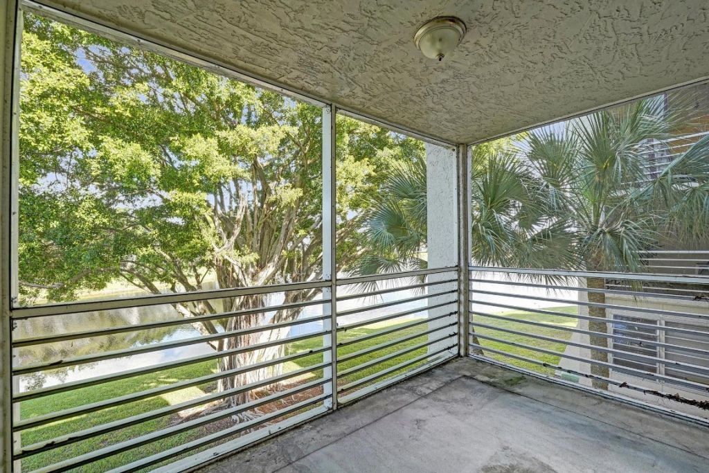 9235 Lagoon Place, Unit 308, Davie, FL 33324 Photo