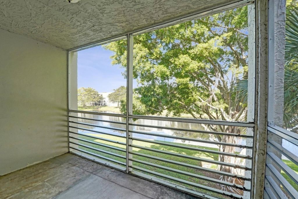 9235 Lagoon Place, Unit 308, Davie, FL 33324 Photo